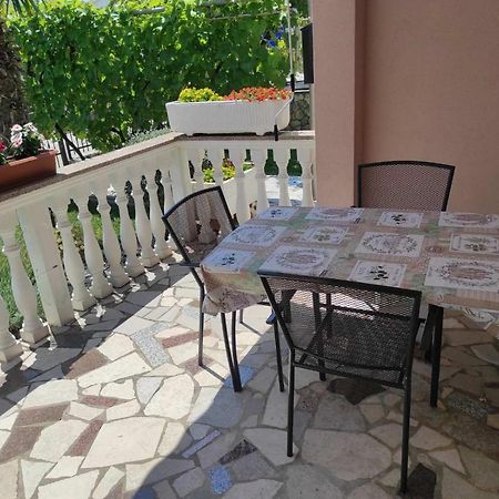 Apartmani Vesna Krk Town Exteriör bild