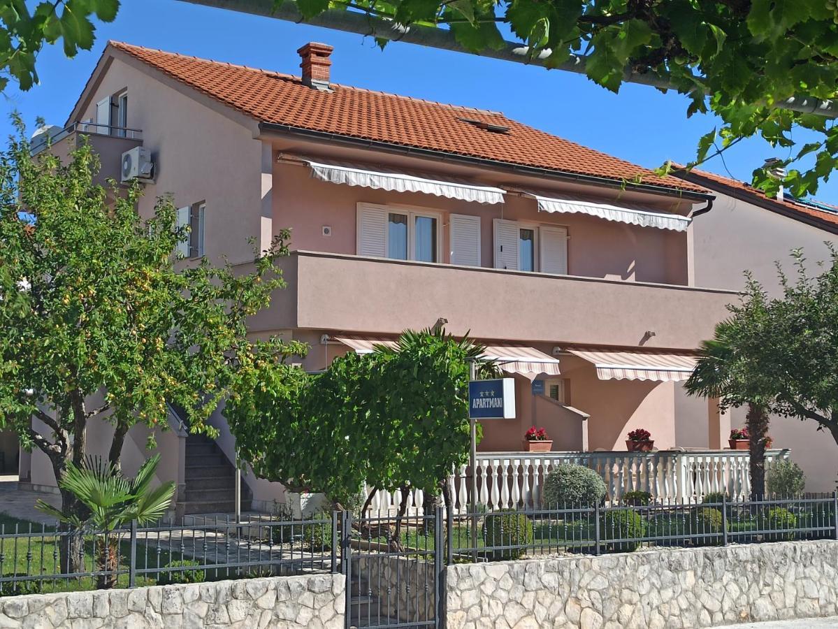 Apartmani Vesna Krk Town Exteriör bild