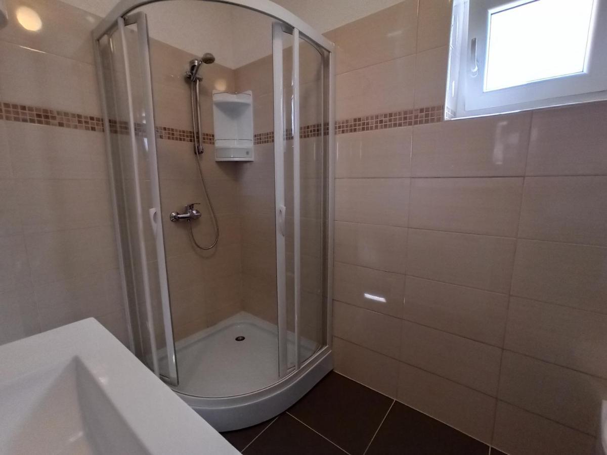 Apartmani Vesna Krk Town Exteriör bild