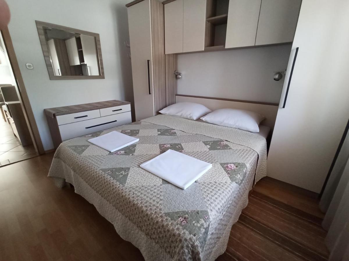 Apartmani Vesna Krk Town Exteriör bild