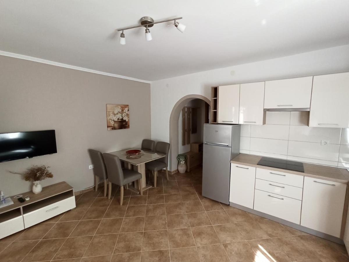 Apartmani Vesna Krk Town Exteriör bild