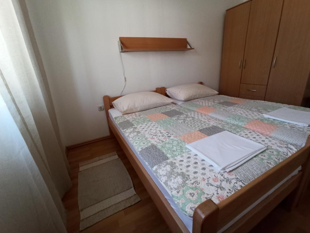Apartmani Vesna Krk Town Exteriör bild