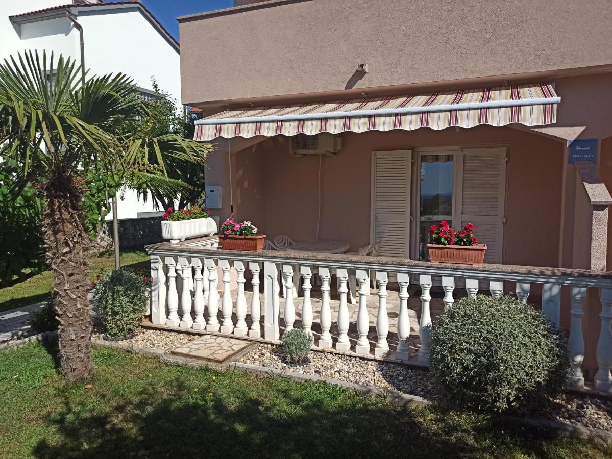 Apartmani Vesna Krk Town Exteriör bild