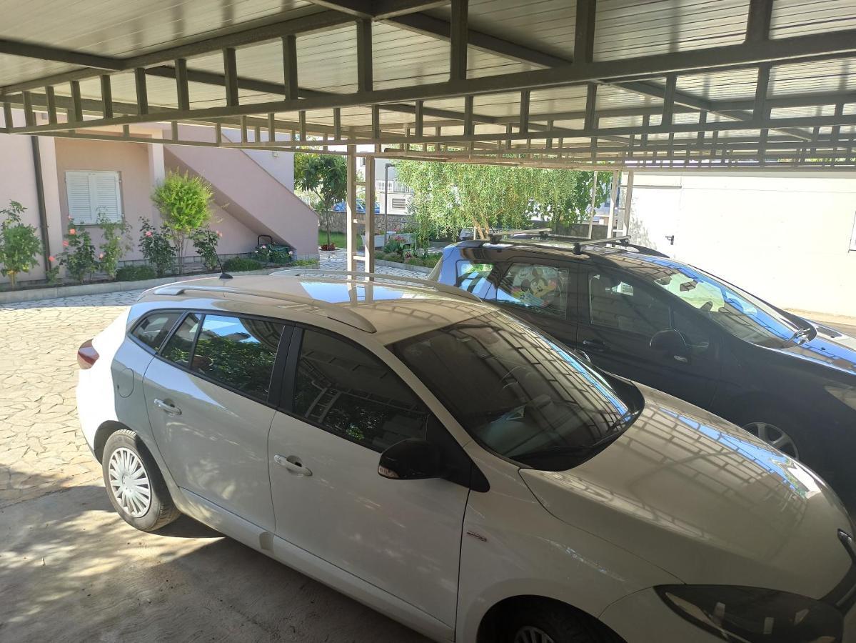 Apartmani Vesna Krk Town Exteriör bild