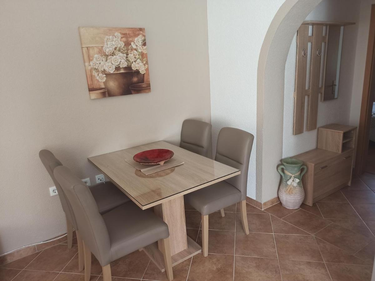 Apartmani Vesna Krk Town Exteriör bild