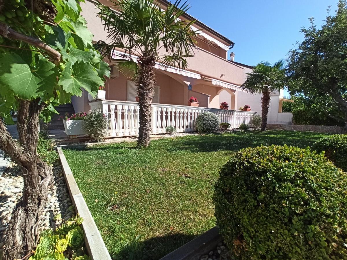 Apartmani Vesna Krk Town Exteriör bild