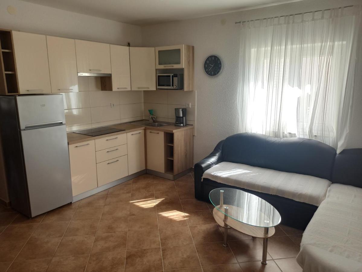 Apartmani Vesna Krk Town Exteriör bild