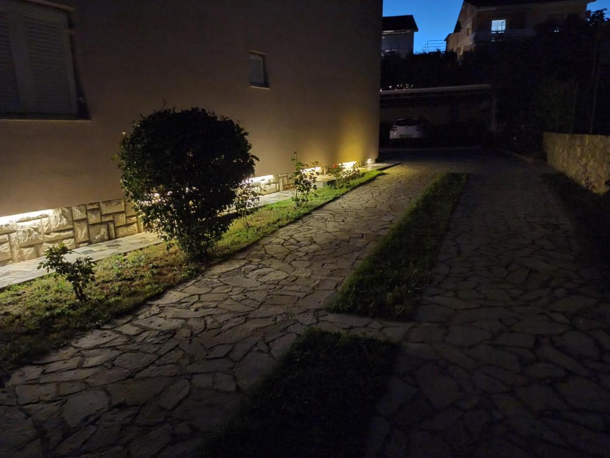 Apartmani Vesna Krk Town Exteriör bild