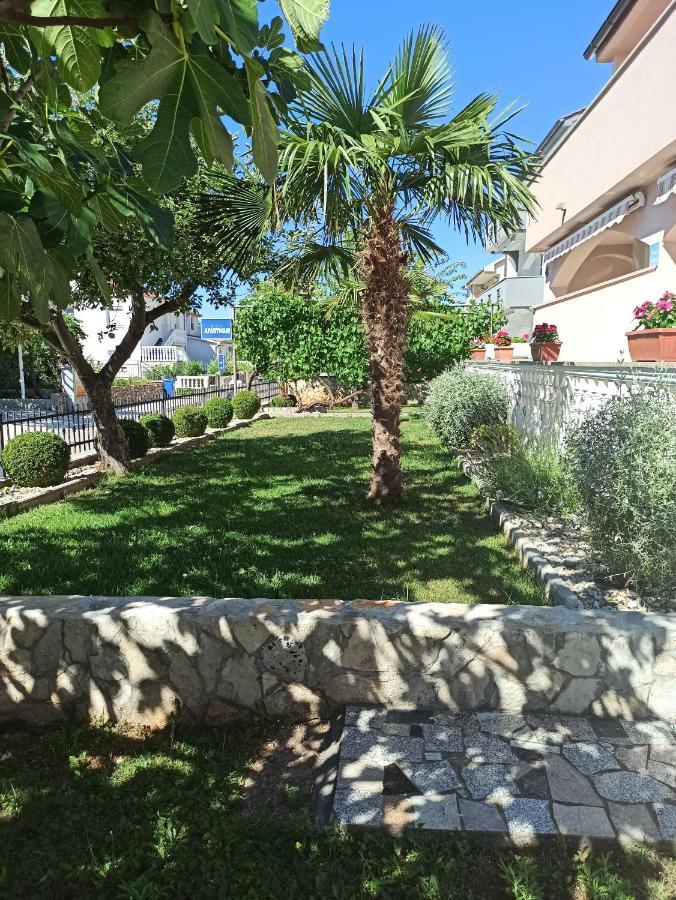 Apartmani Vesna Krk Town Exteriör bild