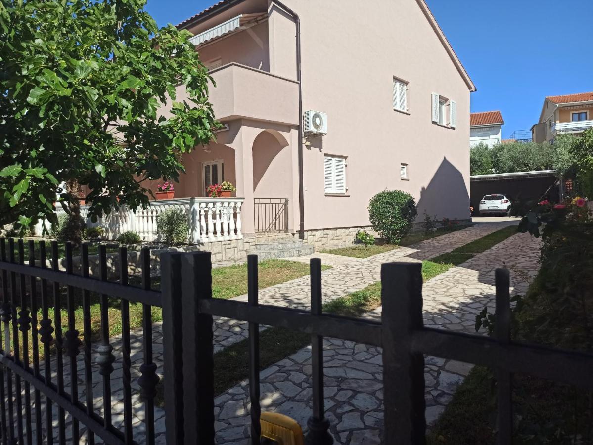 Apartmani Vesna Krk Town Exteriör bild