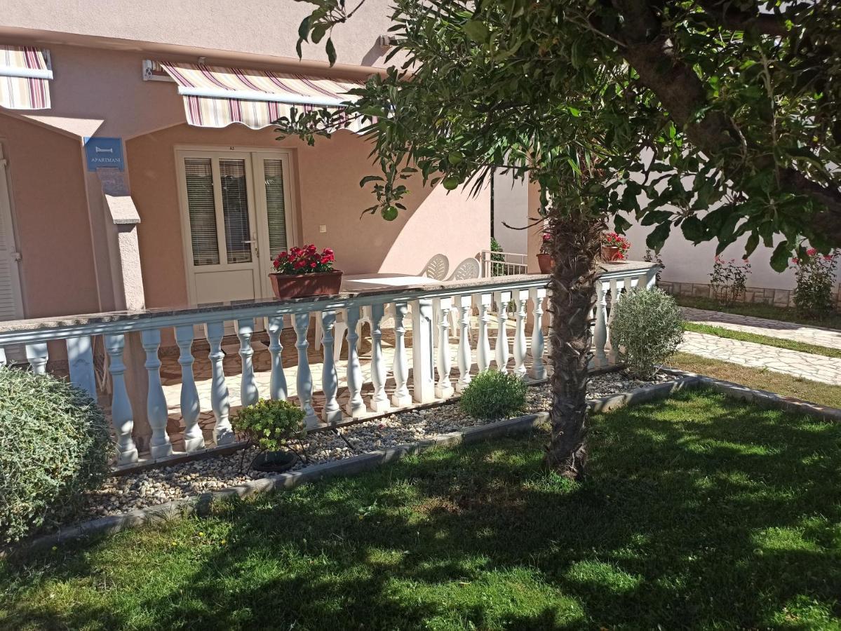 Apartmani Vesna Krk Town Exteriör bild