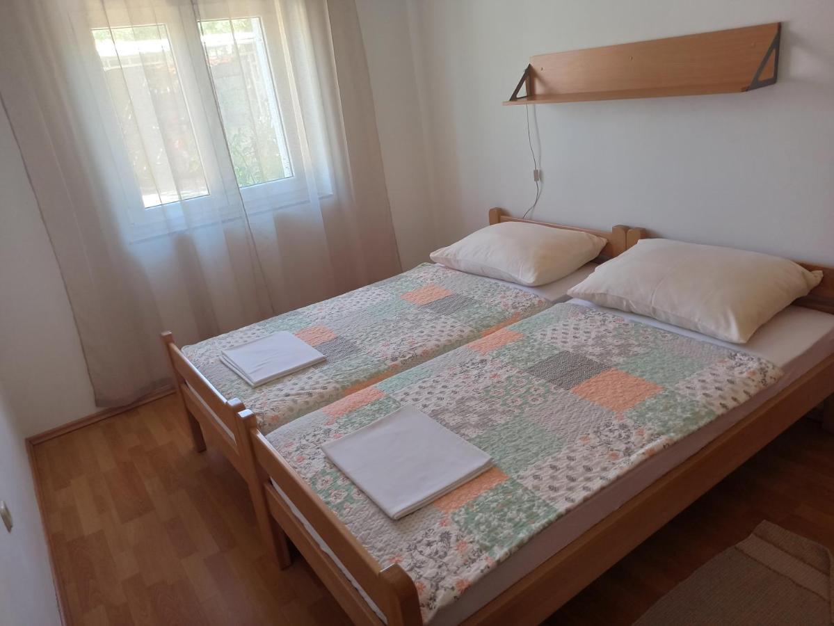 Apartmani Vesna Krk Town Exteriör bild