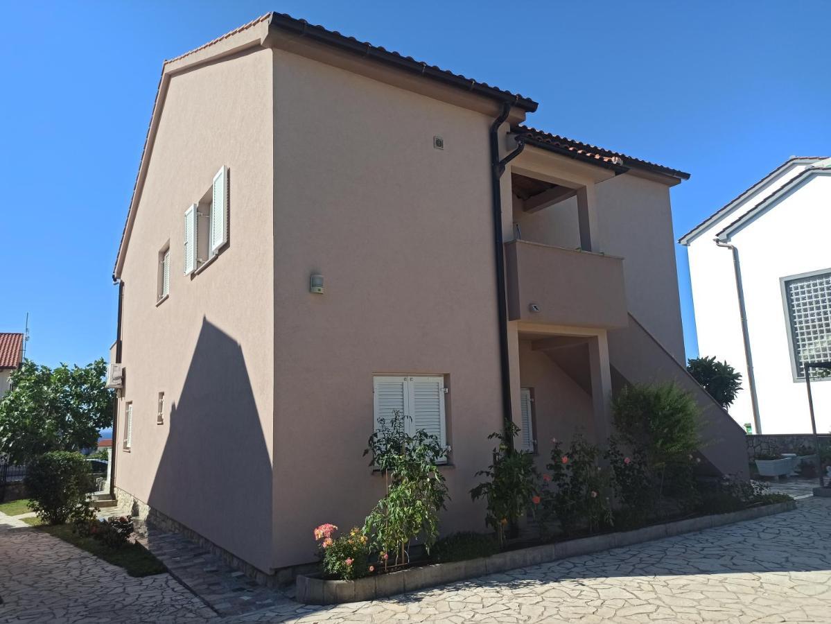 Apartmani Vesna Krk Town Exteriör bild