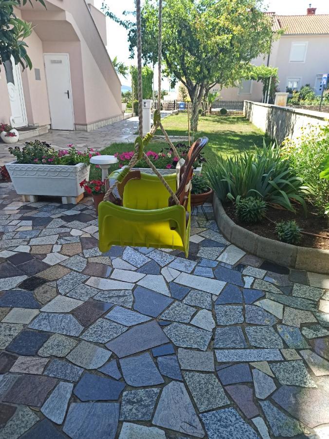 Apartmani Vesna Krk Town Exteriör bild