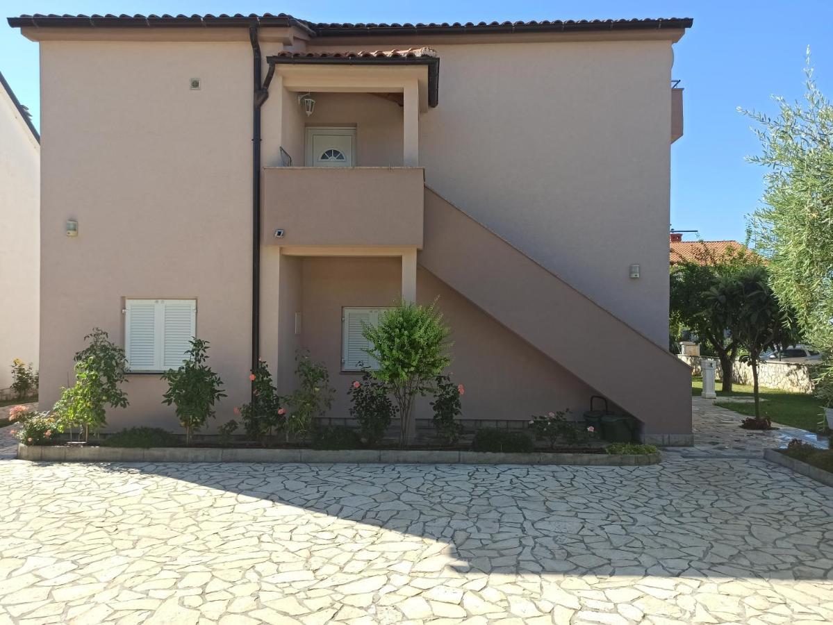 Apartmani Vesna Krk Town Exteriör bild