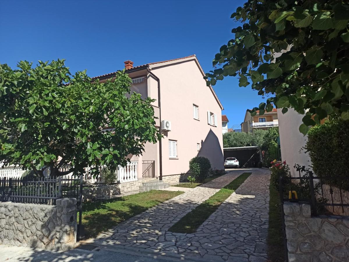Apartmani Vesna Krk Town Exteriör bild