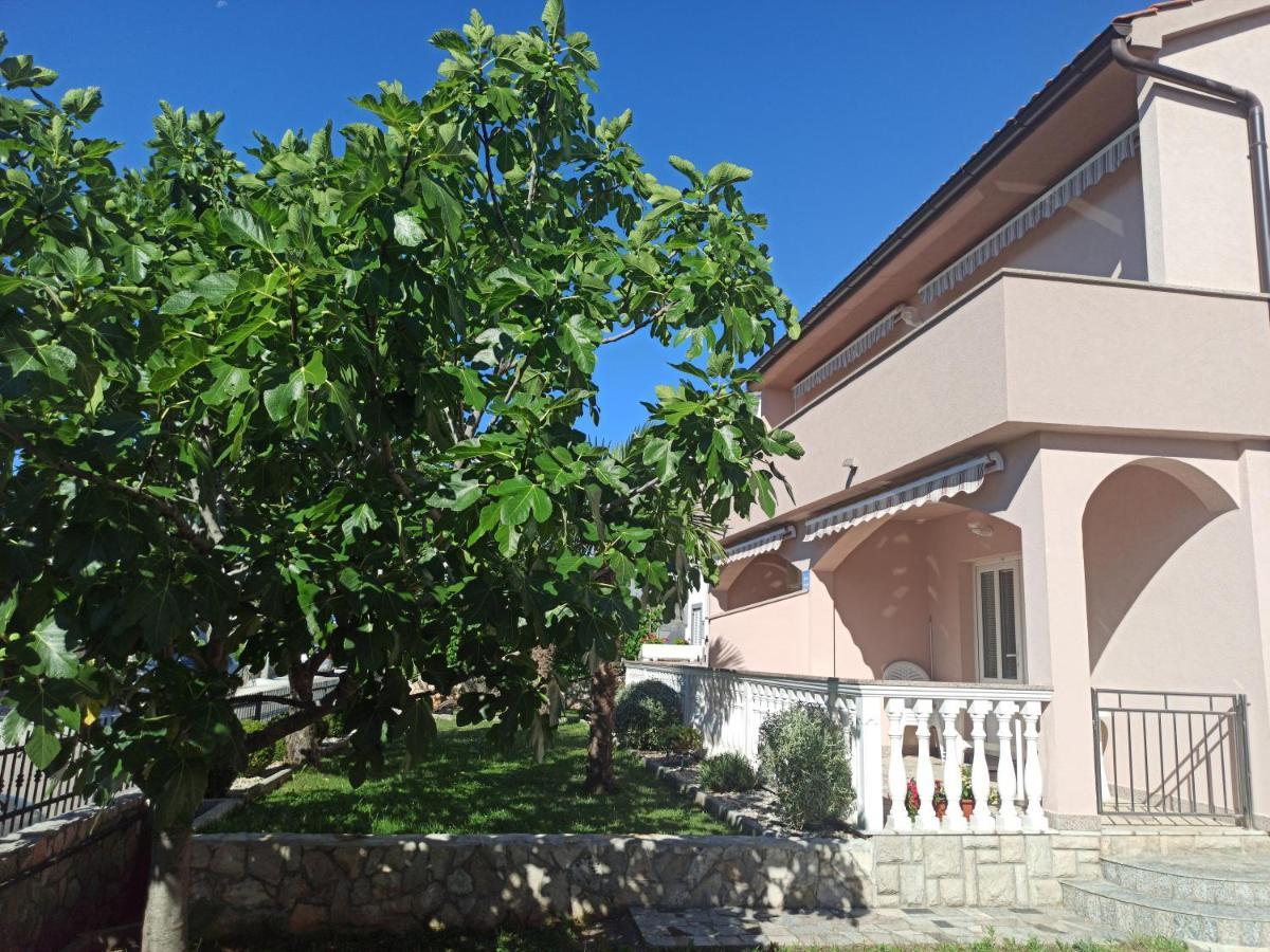 Apartmani Vesna Krk Town Exteriör bild