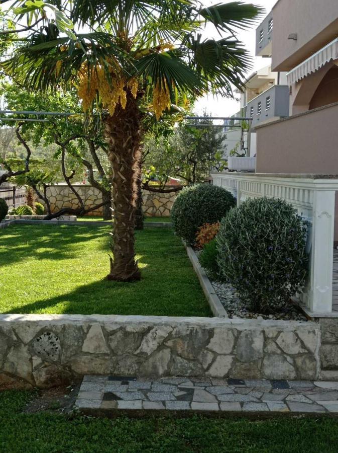 Apartmani Vesna Krk Town Exteriör bild