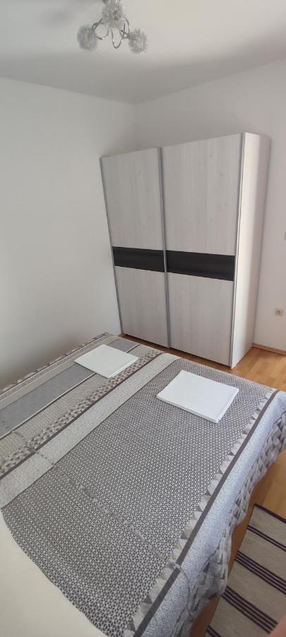 Apartmani Vesna Krk Town Exteriör bild