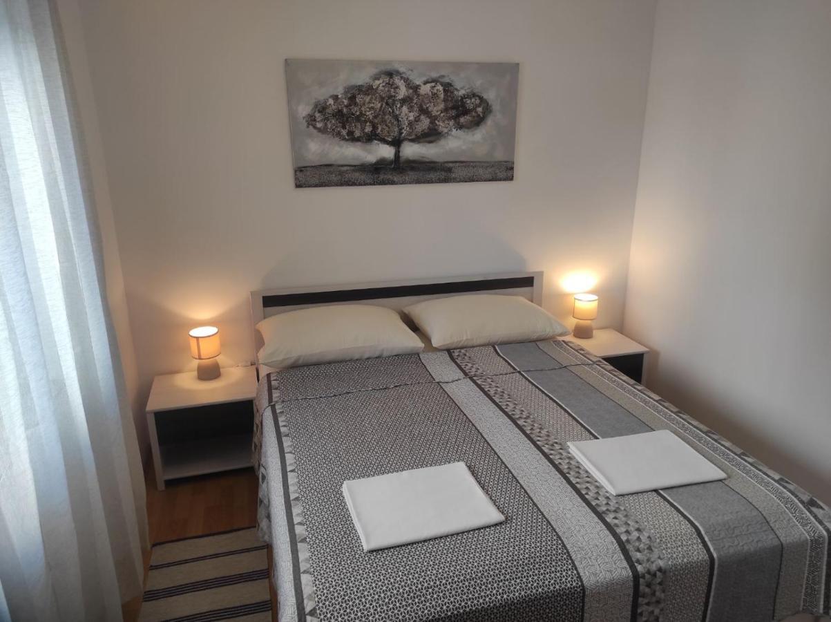 Apartmani Vesna Krk Town Exteriör bild