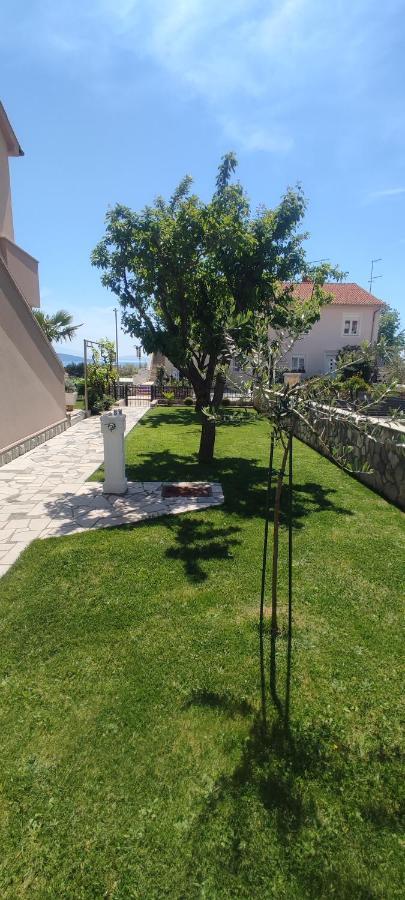 Apartmani Vesna Krk Town Exteriör bild