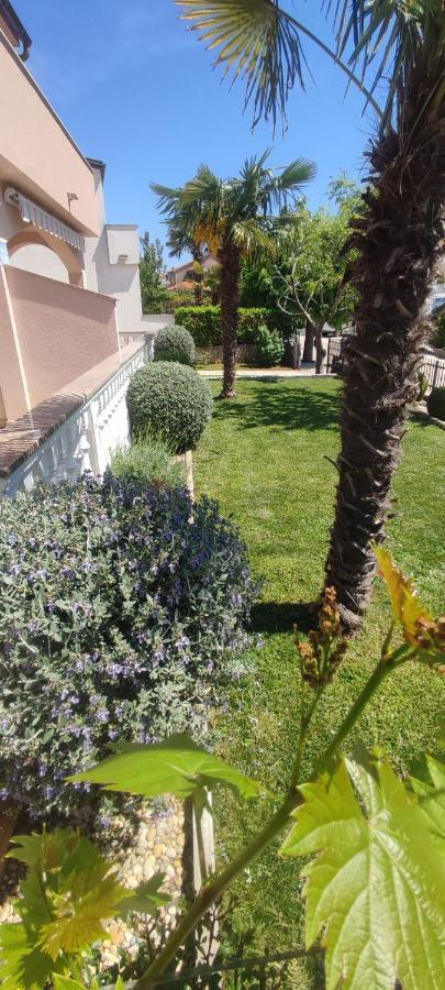 Apartmani Vesna Krk Town Exteriör bild